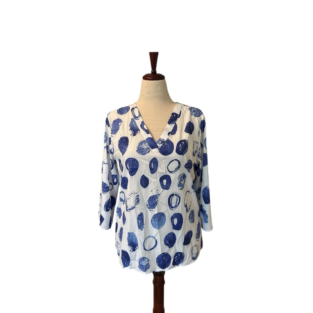 Made‎ with heart blue polka dot 3/4 sleeve v-neck blouse blouse size Large - NWT
